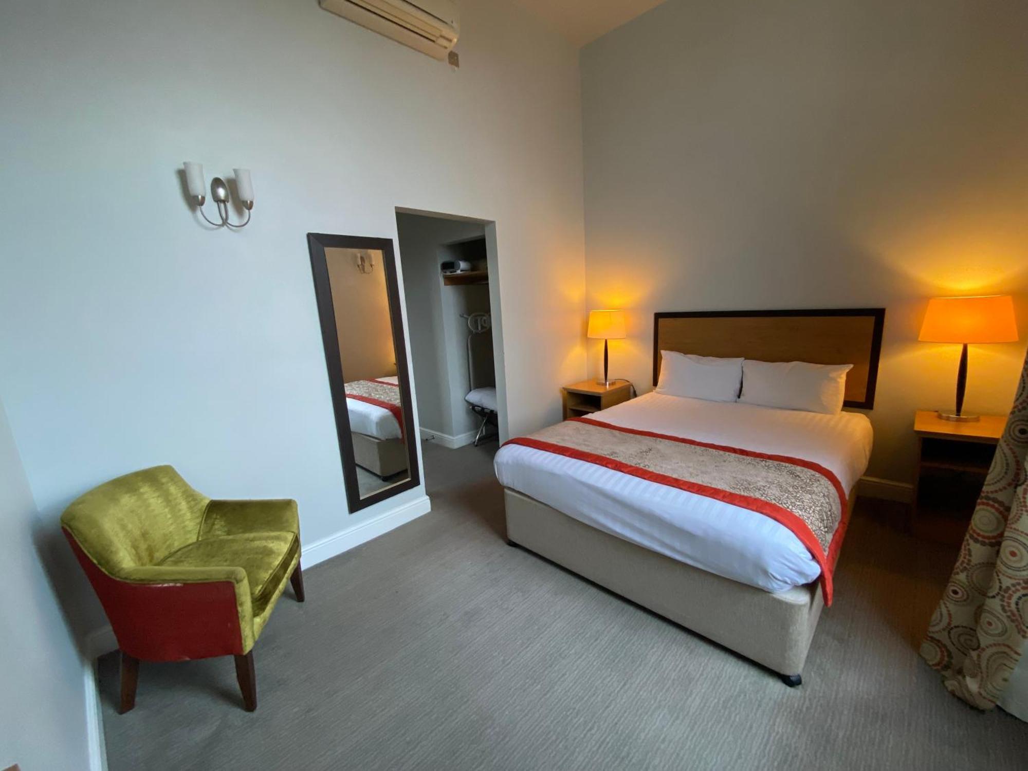 מילדנהול The Riverside House Hotel מראה חיצוני תמונה