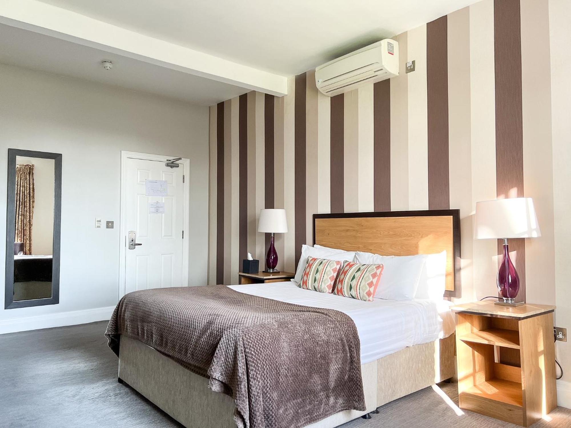 מילדנהול The Riverside House Hotel מראה חיצוני תמונה