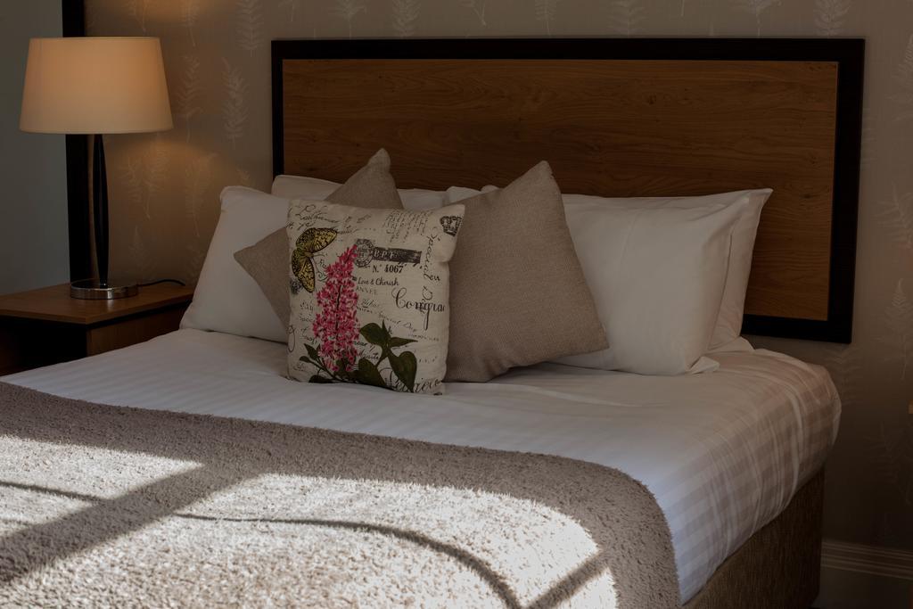 מילדנהול The Riverside House Hotel מראה חיצוני תמונה