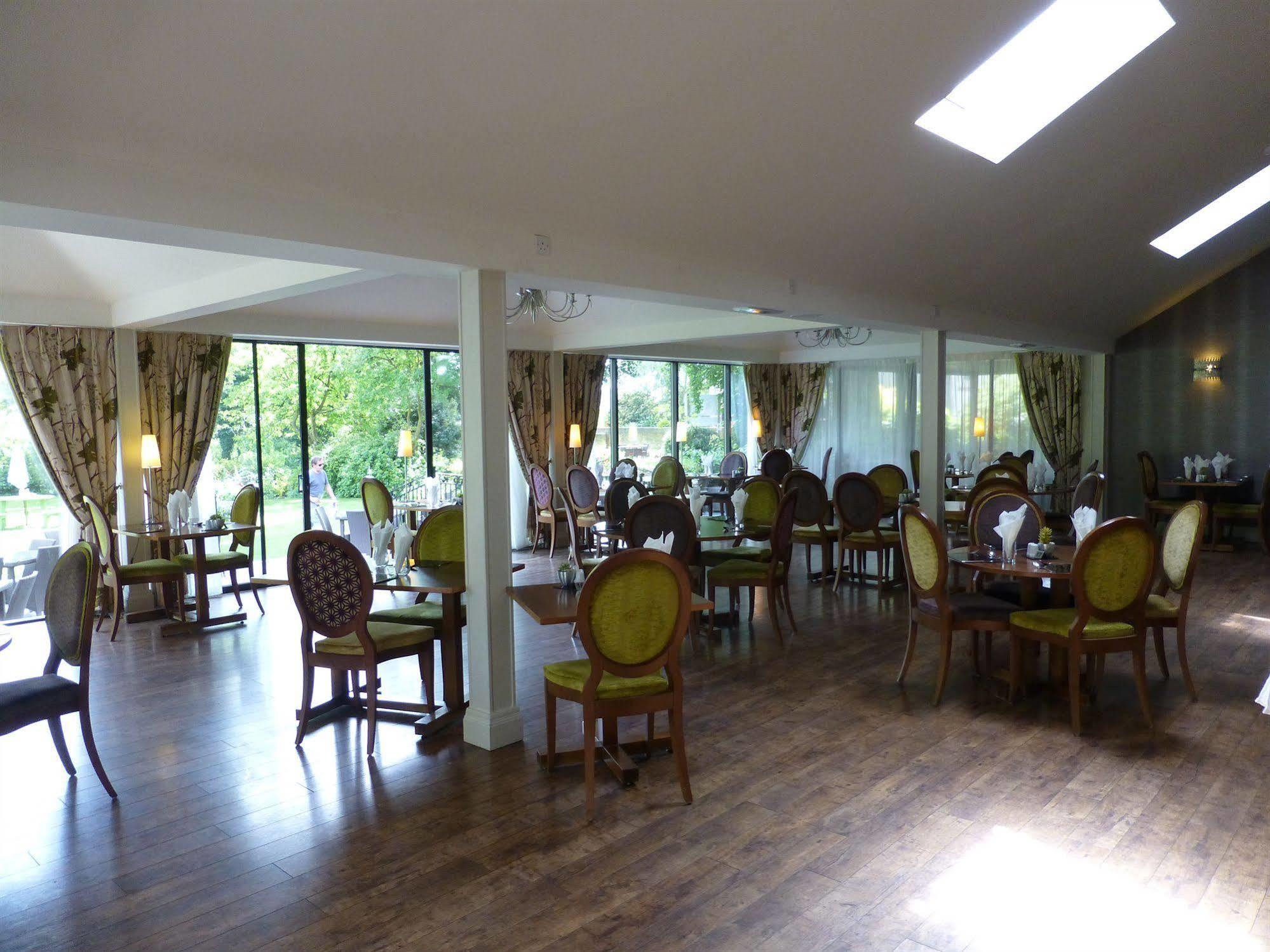 מילדנהול The Riverside House Hotel מראה חיצוני תמונה
