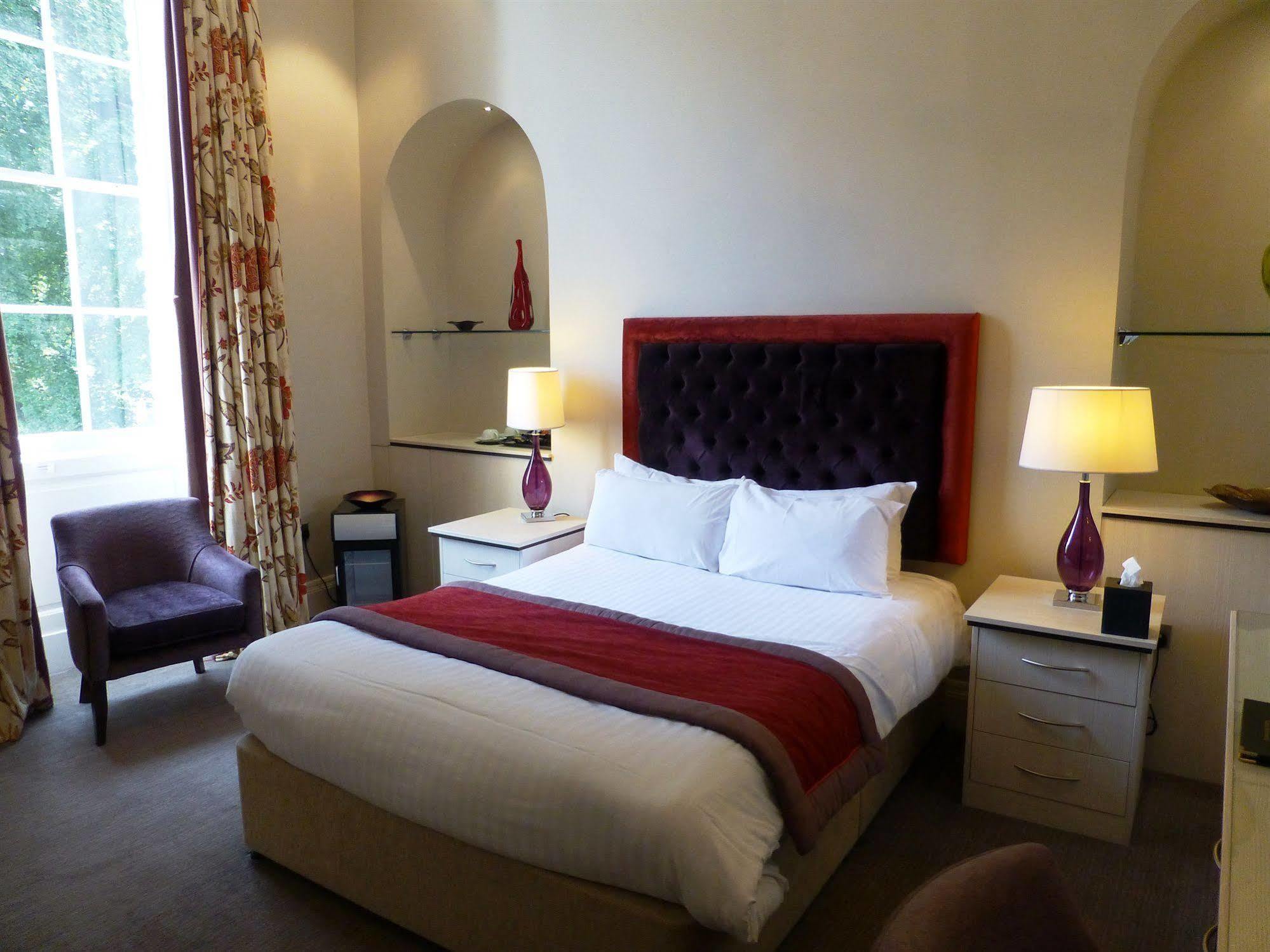 מילדנהול The Riverside House Hotel מראה חיצוני תמונה