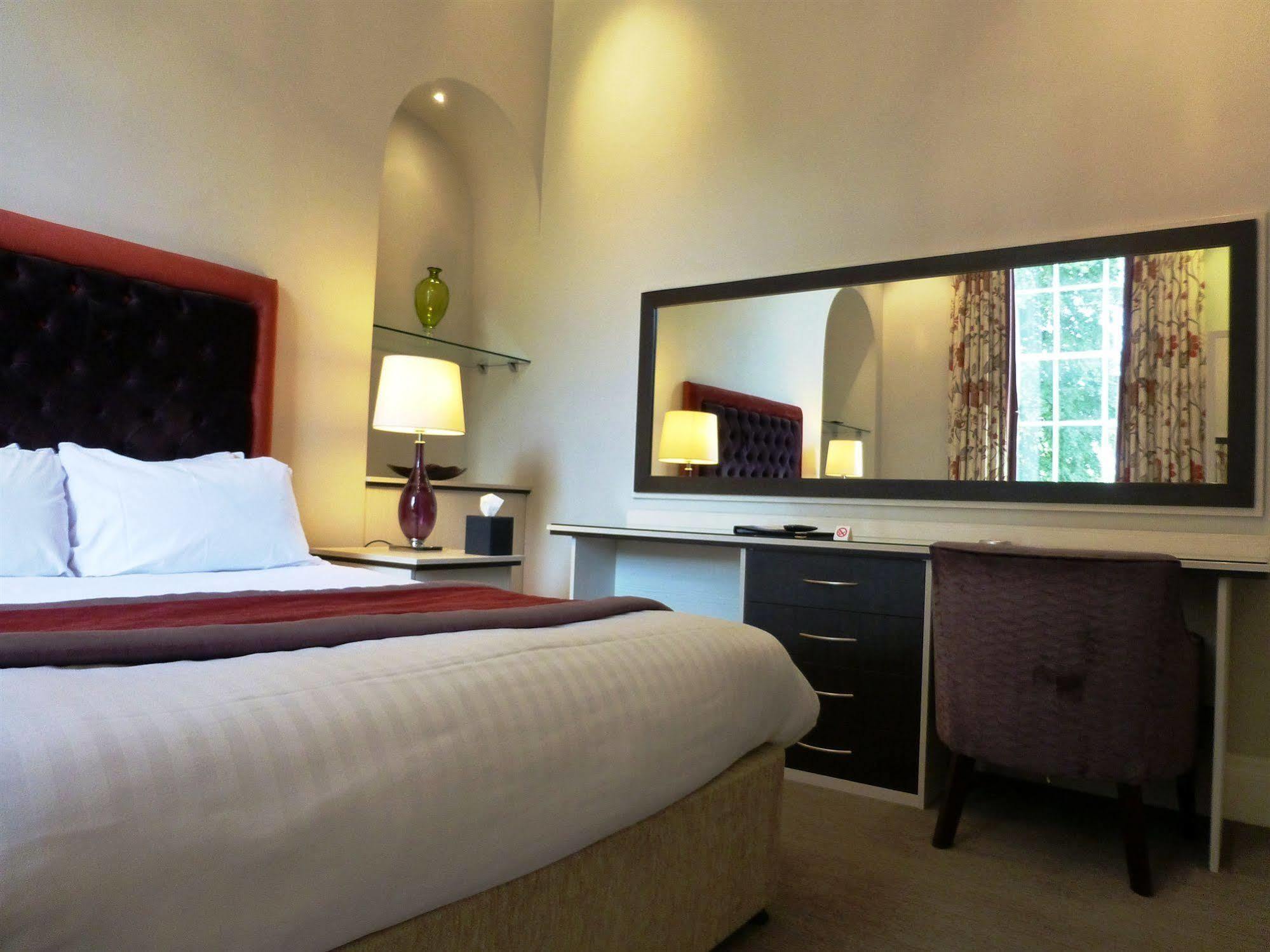 מילדנהול The Riverside House Hotel מראה חיצוני תמונה