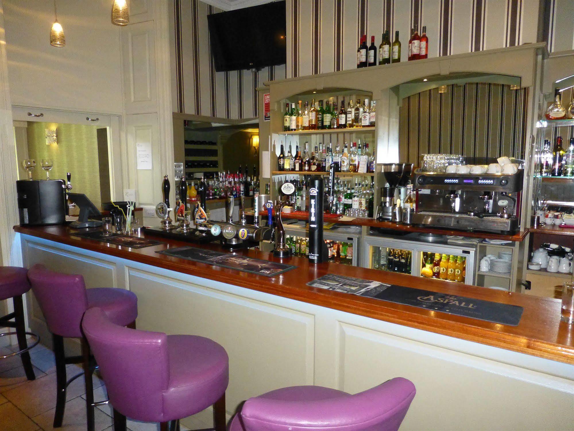 מילדנהול The Riverside House Hotel מראה חיצוני תמונה